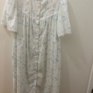 Miss Elaine Blue Floral Button-Down Robe